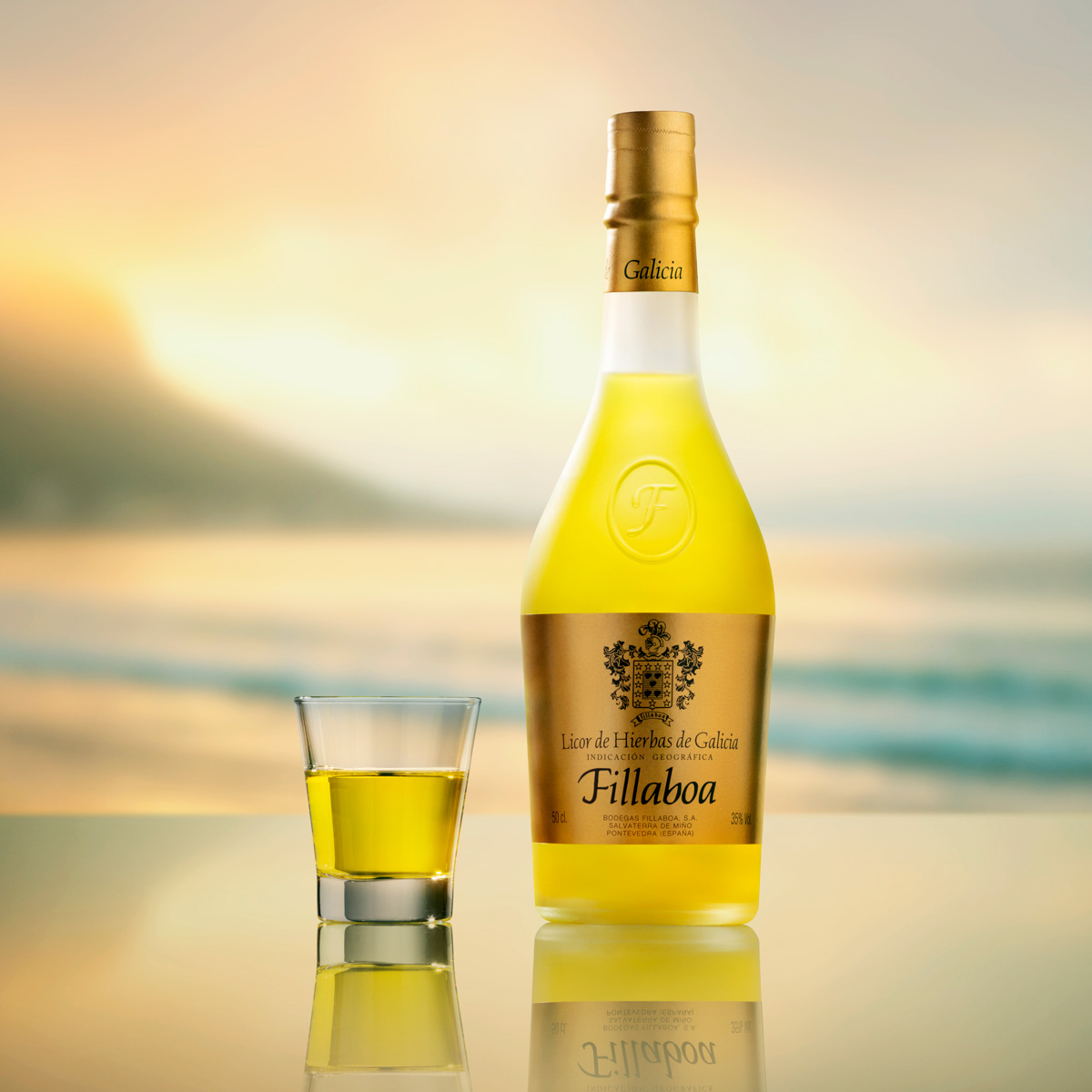 Licor de Hierbas con triple destilación - Licor de Hierbas Fillaboa elaborado a partir de aguardiente blanco